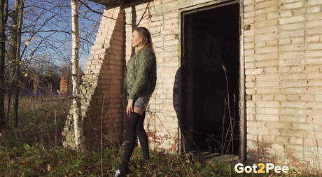 Got 2 Pee invites you to browse their xxx pictures with Diana in piss action