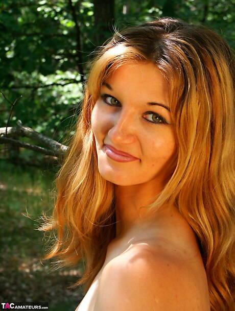 TAC Amateurs are proud to present you with a free pictures featuring Vanessa demonstrating beautiful shape