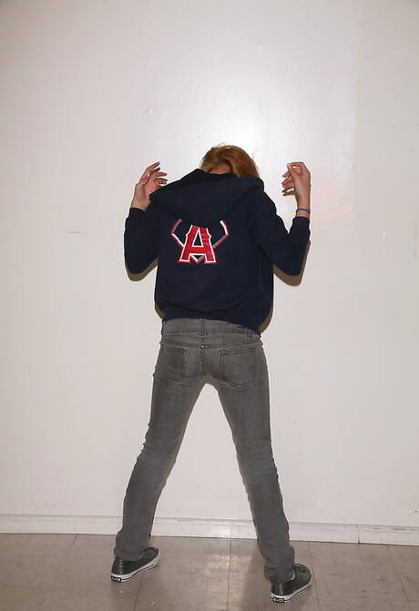 Zishy are pleased to offer you a free pics featuring Sydney Hallek showing amazing shape