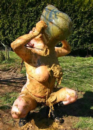 TAC Amateurs are pleased to offer you xxx pics featuring Mary Bitch in pissing porn